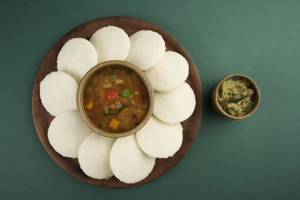 Idly com sambar Iddli é um pequeno-almoço tradicional do sul da Índia — Fotografia de Stock