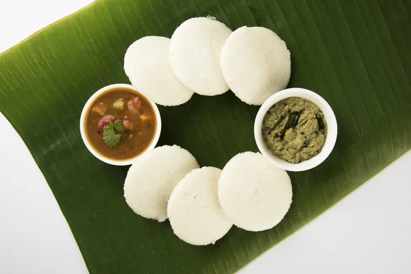 Idly com sambar Iddli é um pequeno-almoço tradicional do sul da Índia — Fotografia de Stock