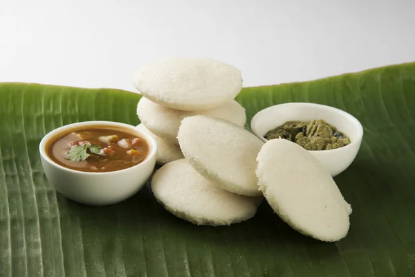 Idly com sambar Iddli é um pequeno-almoço tradicional do sul da Índia — Fotografia de Stock