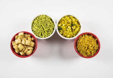 diwali gıda chivada, chakali, murukku, anarse, shankar soluk, hint aperatifler