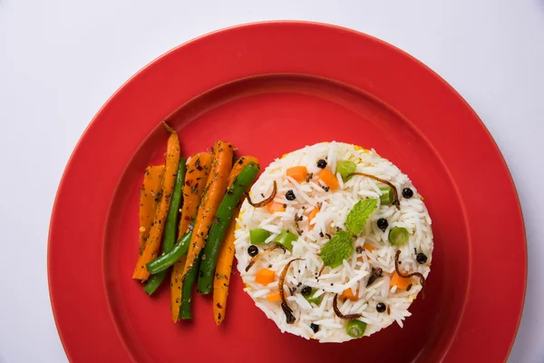 インドの野菜ビリヤニ、野菜プラフ、インド野菜プラフ、ビリヤニ、野菜ビリヤニ — ストック写真