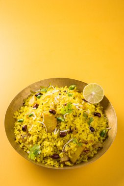 poha veya aalu poha pohe dövülmüş pirinç yapılmış ya da pirinç, favori Hint aperatif basık