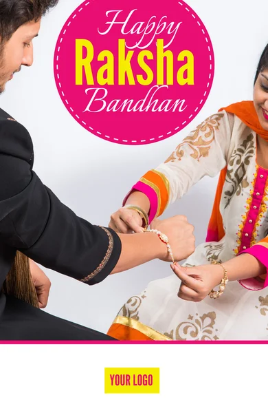 Indiska syster ansöker Tika på Brother ' s panna, njuter och firar Raksha bandhan Festival — Stockfoto