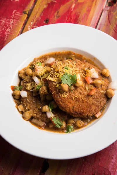 Aloo Tikki or cutlet or aalu patties - A north Indian snack made of boiled potatoes and various spices — Stock Photo, Image