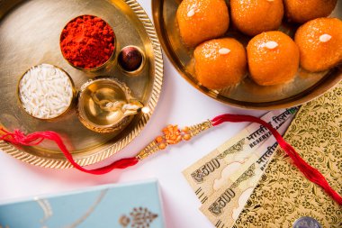 Serdar veya Raksha Bandhan tebrik kartı için resimler