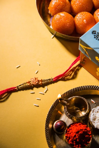 Serdar veya Raksha Bandhan tebrik kartı için resimler — Stok fotoğraf