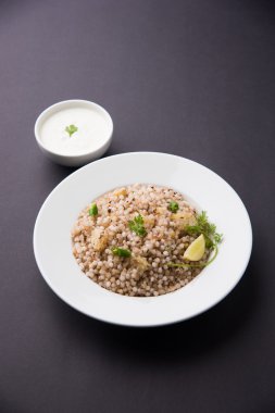 Geçmişte Khichadi - Sagopa Kajmer tohumları ile yapılan Maharashtra otantik bir yemek lor ile görev yaptı.