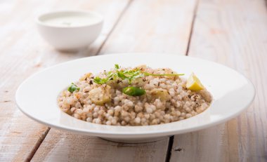 Geçmişte Khichadi - Sagopa Kajmer tohumları ile yapılan Maharashtra otantik bir yemek lor ile görev yaptı.