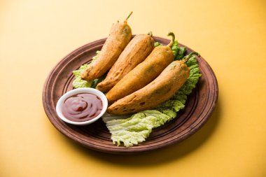 Hint dolma yeşil biber pakora veya mirch pakode veya mirch pakora veya pakoda veya mirchi bhaji marathi olarak