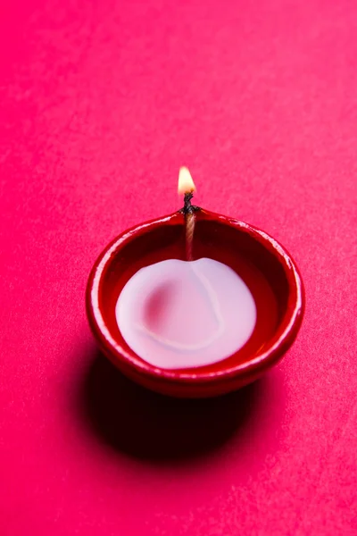 Colorido diwali diya em fundo colorido — Fotografia de Stock