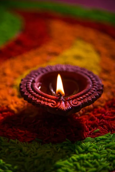 Красивый diwali diya или масляная лампа, избирательный фокус — стоковое фото