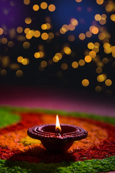 Krásné diwali diya nebo olejové lampy, selektivní fokus — Stock fotografie