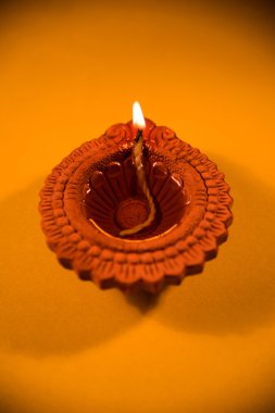 güzel diwali aydınlatma veya diya, seçici odak