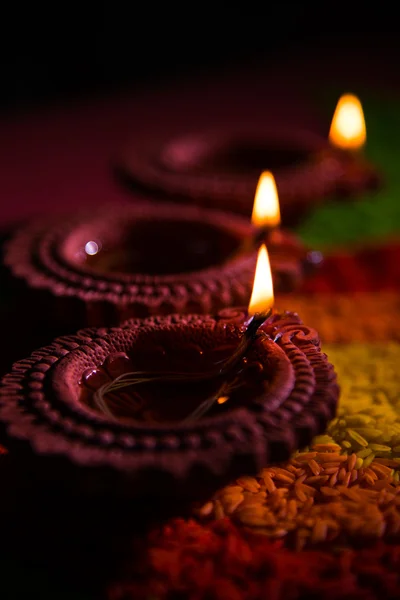 Bella diwali diya o lampada ad olio, messa a fuoco selettiva — Foto Stock