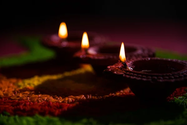 Όμορφη diwali diya ή πετρέλαιο λαμπτήρων, επιλεκτική εστίαση — Φωτογραφία Αρχείου