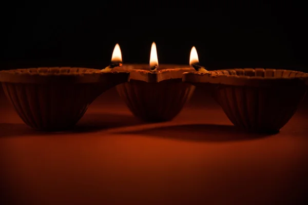 Vacker diwali belysning eller diya, selektivt fokus — Stockfoto