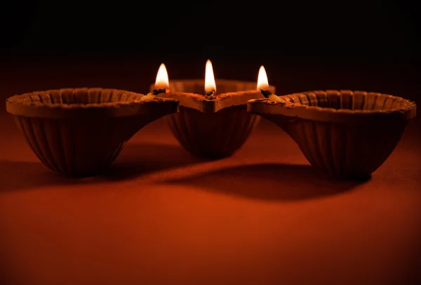 Hermosa iluminación diwali o diya, enfoque selectivo — Foto de Stock