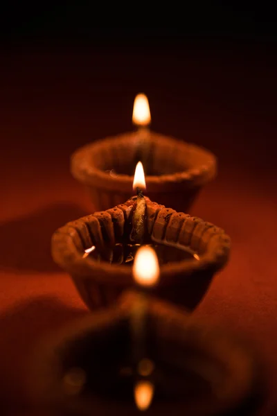 Hermosa iluminación diwali o diya, enfoque selectivo — Foto de Stock