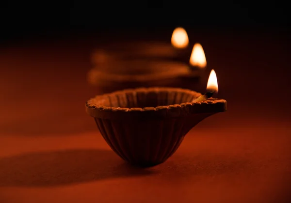 Bela iluminação diwali ou diya, foco seletivo — Fotografia de Stock