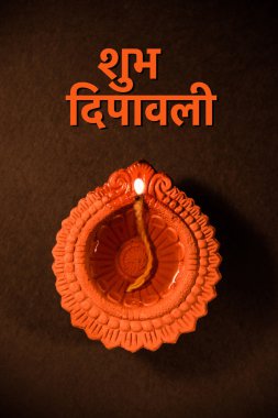 mutlu bayramlar veya mutlu deepavali tebrik kartı diya veya yağ lambası bir fotoğrafını kullanılarak yapılan