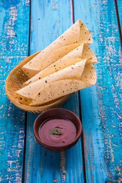 Masala papad, indiai vegetáriánus ropogós ételek vagy starter — Stock Fotó