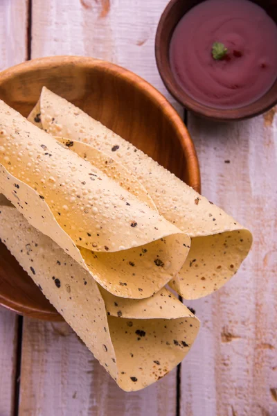 Masala papad , indian vegetarian crispy food or starter — Stock Photo, Image