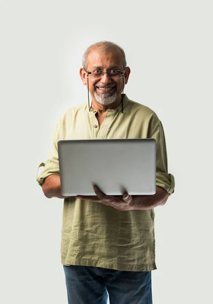 Indian Asian Senior Adult Man Grandpa Using Laptop Holding Paper — Stock Photo, Image