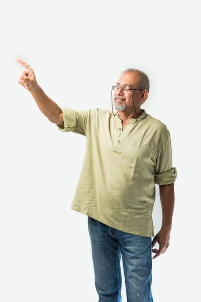 Asian Indian Senior Old Man Presenting Empty Space Standing Isolated — Stock Photo, Image