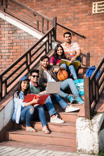 Young Asian Indian College Students Reading Books Studying Laptop Preparing — Stock Photo, Image