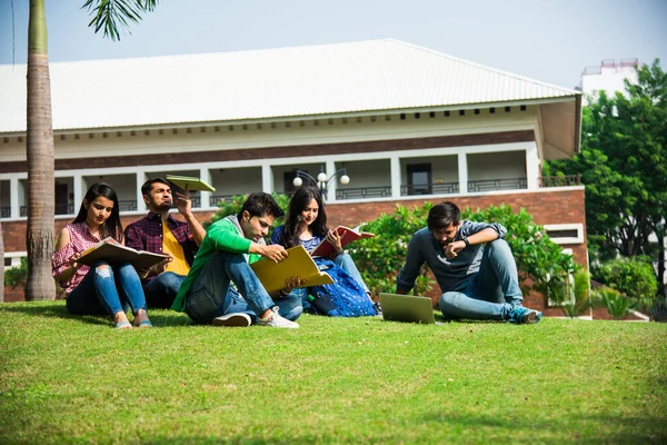 Young Asian Indian College Students Reading Books Studying Laptop Preparing — Stock Photo, Image