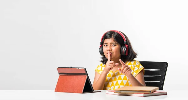 Bastante Elegante Indio Asiático Colegiala Estudiar Asistir Línea Lección Casa — Foto de Stock