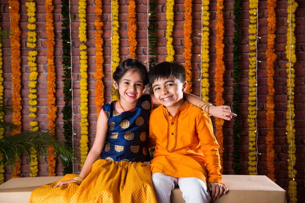 Indian Kids Little Brother Sister Celebrating Diwali Raksha Bandhan Bhai — Stock Photo, Image
