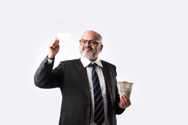 Indiano Asiatico Senior Businessman Holding Debit Credit Card Currency Notes — Foto Stock