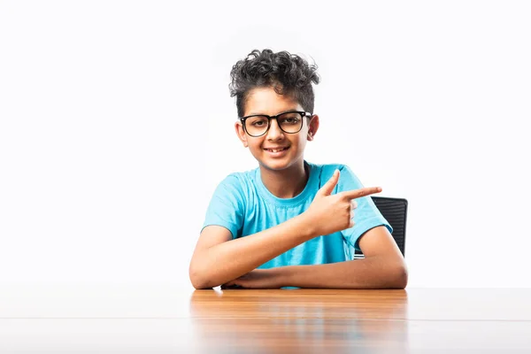 Indian Asian Boy Male Child Sitting Table Desk Looking Cemara — Stock Photo, Image