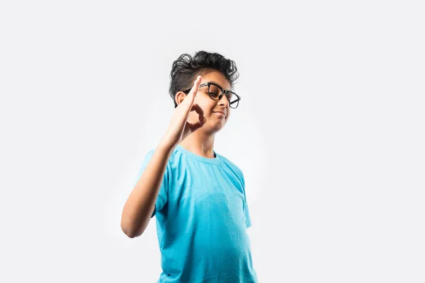 Porträtt Glad Indisk Asiatisk Liten Pojke Med Glasögon Firar Framgång — Stockfoto