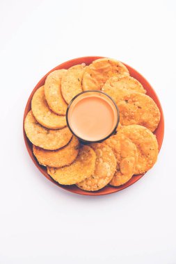 Thattai, Nippattu ya da Chekkalu, Janmashtami ya da Sri Krishna Jayanthi festivali sırasında pirinç unuyla yapılan bir Güney Hindistan kızartılmış abur cuburudur.