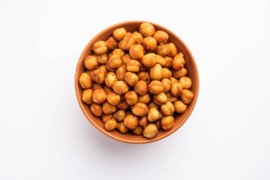 Kızarmış baharatlı nohut veya Hint chana 'sı veya kolesistektomi, popüler atıştırmalık tarifi.