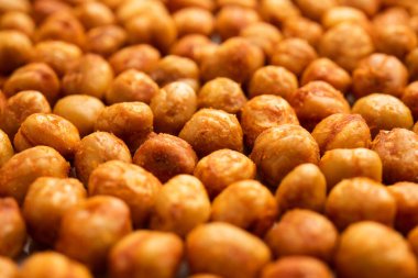 Kızarmış baharatlı nohut veya Hint chana 'sı veya kolesistektomi, popüler atıştırmalık tarifi.