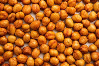 Kızarmış baharatlı nohut veya Hint chana 'sı veya kolesistektomi, popüler atıştırmalık tarifi.