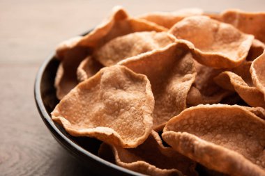 Ragi veya Nachni papad veya Fryums Nagali 'yi kullanarak yapılmış, nachani' den yapılmış çıtır çıtır ve baharatlı bir gelincik.