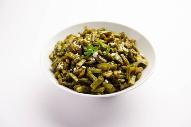 Gavarfali veya gawar veya Gavar sabzi tarifi et suyunda fasulye ya da kuru kızartmada yapılır.