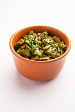 Gavarfali veya gawar veya Gavar sabzi tarifi et suyunda fasulye ya da kuru kızartmada yapılır.