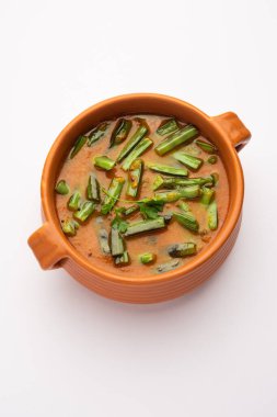 Gavarfali veya gawar veya Gavar sabzi tarifi et suyunda fasulye ya da kuru kızartmada yapılır.