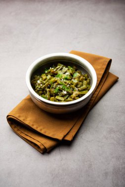 Gavarfali veya gawar veya Gavar sabzi tarifi et suyunda fasulye ya da kuru kızartmada yapılır.