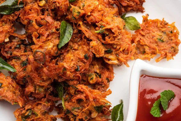 Cenoura Fritters Gajar Pakore Pakode Bajji Bhaji Lanche Indiano Servido — Fotografia de Stock