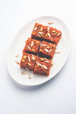 Gajar Halwa Barfi veya Havuç pudingi popüler bir Hint tatlısıdır.