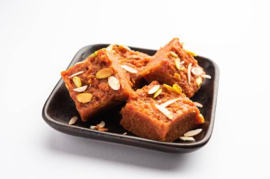 Gajar Halwa Barfi veya Havuç pudingi popüler bir Hint tatlısıdır.