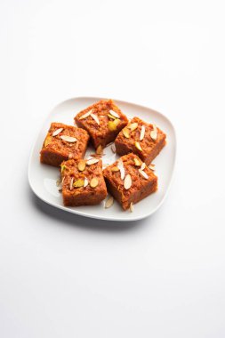 Gajar Halwa Barfi veya Havuç pudingi popüler bir Hint tatlısıdır.