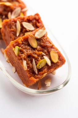 Gajar Halwa Barfi veya Havuç pudingi popüler bir Hint tatlısıdır.