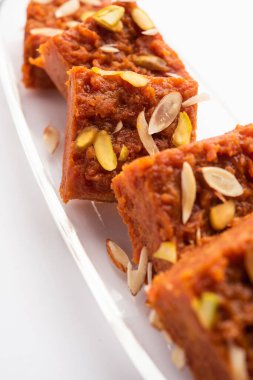 Gajar Halwa Barfi veya Havuç pudingi popüler bir Hint tatlısıdır.